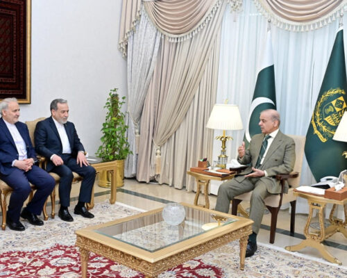 Iran says it will not accept ‘maximalist’ US demands as Pakistan pursues peace