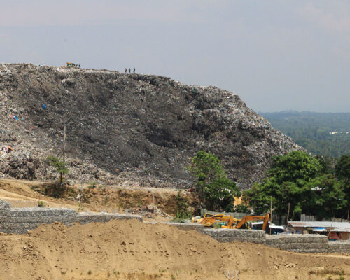 <p><strong>“Davao Landfill Operations Halted Amid Workers’ Income Fears”</strong></p>