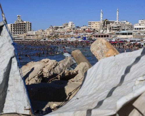 In Gaza, Palestinians flee scorching tents for a polluted sea