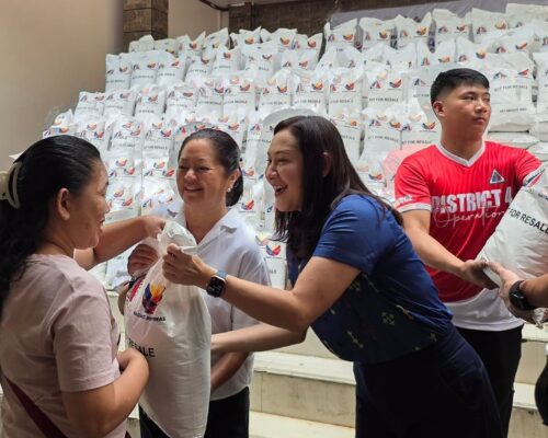 Liza Marcos leads 10-kilo rice distribution in QC
