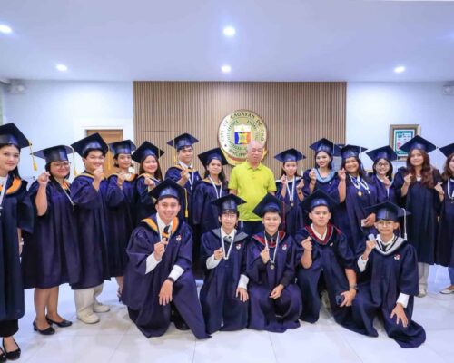 Graduating city scholars from XU pay courtesy call to Mayor Klarex to express gratitude