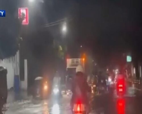 Sudden downpour floods parts of Metro Manila, traffic flow slows down