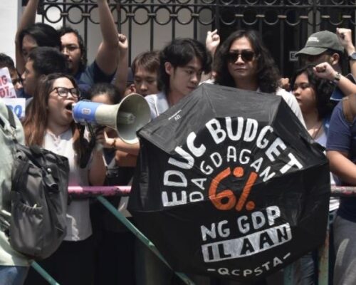 Teachers, education workers hold protest outside Malacañang