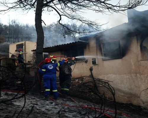 Elderly couple die as wildfires sweep Greek island of Salamina