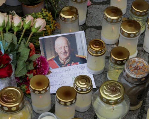 Norway mourns King Harald as crowds gather at royal palace